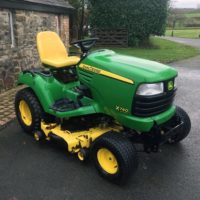 John Deere X740