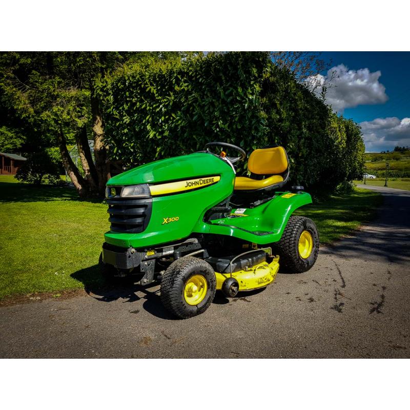 Used  John Deere x300 - 2013